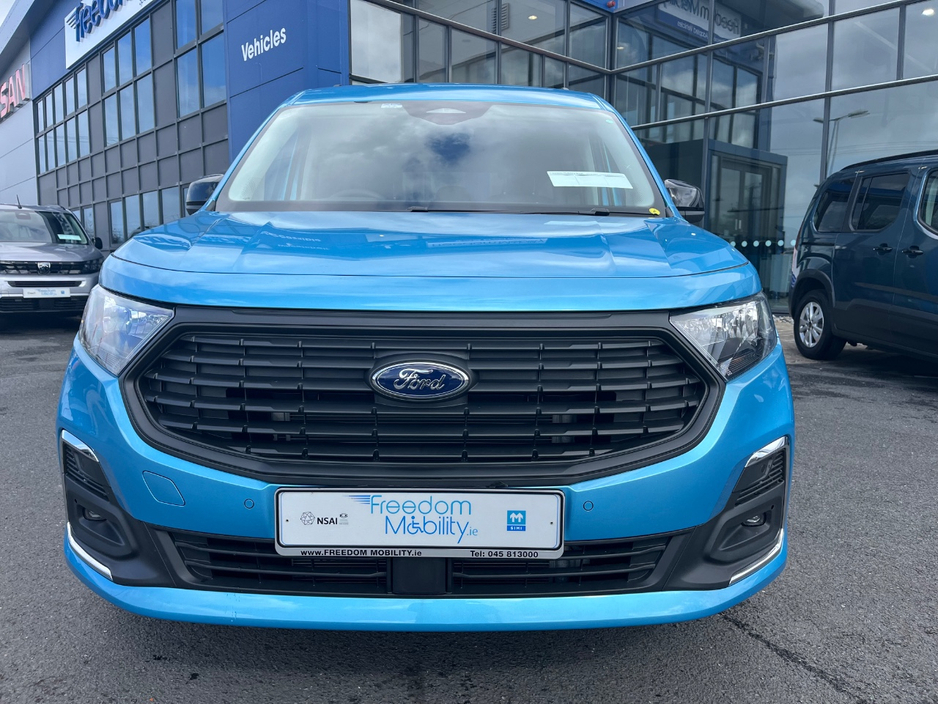 2026 Ford Tourneo Connect - image 2