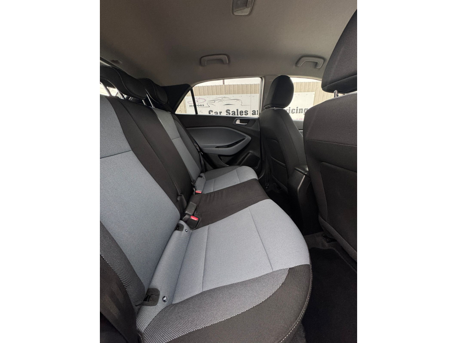 2016 Hyundai i20 - image 17