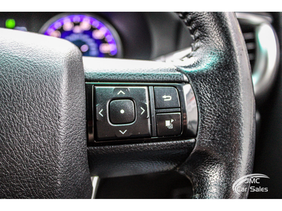 2019 Toyota Hilux - image 23
