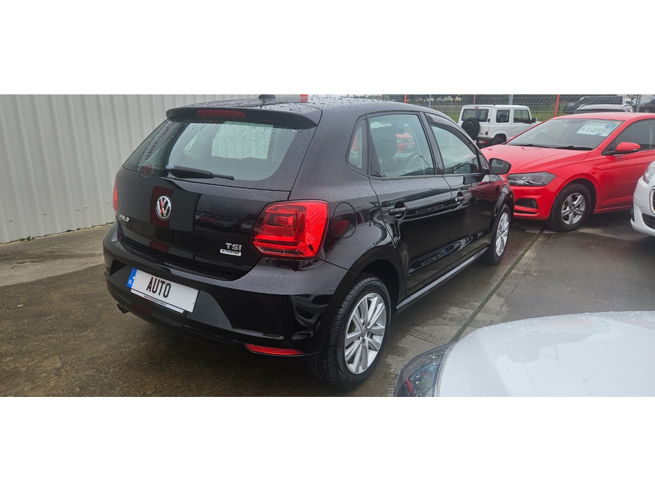 2016 Volkswagen Polo - image 9