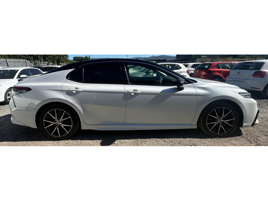 2022 Toyota Camry - image 4