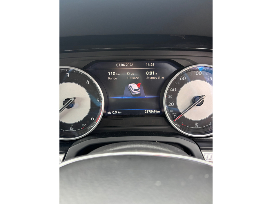 2019 Volkswagen Touareg - image 11