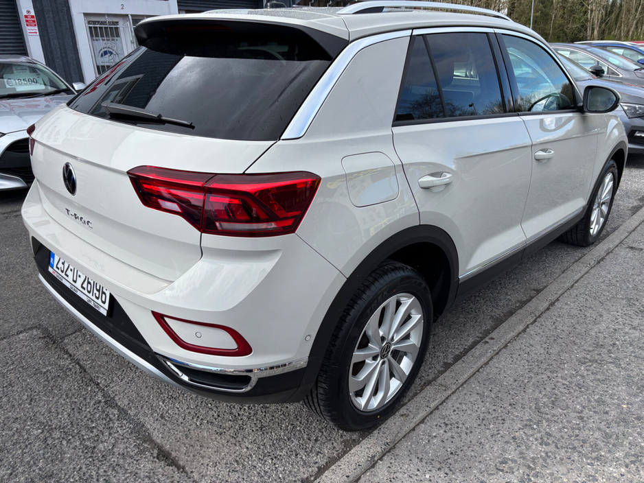 2023 Volkswagen T-Roc - image 10