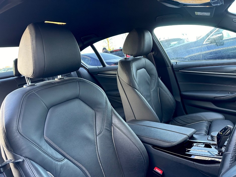 2023 BMW 5 Series - image 7