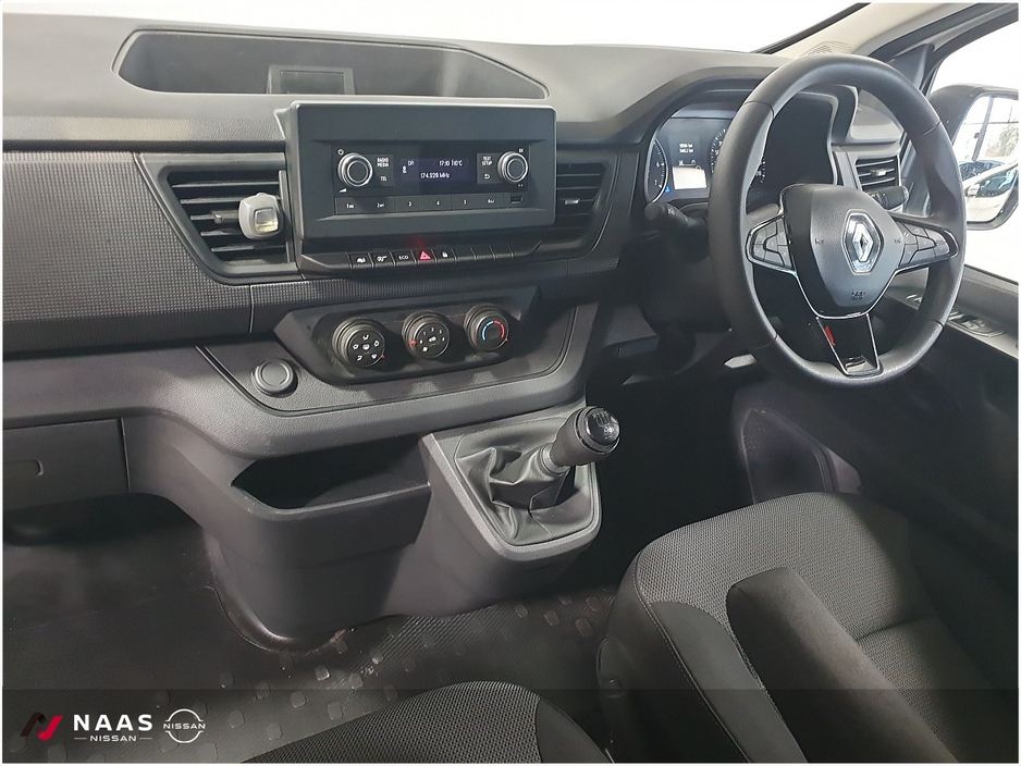 2024 Renault Trafic - image 9