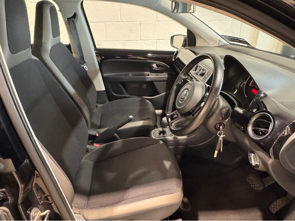 2014 Volkswagen up! - image 8
