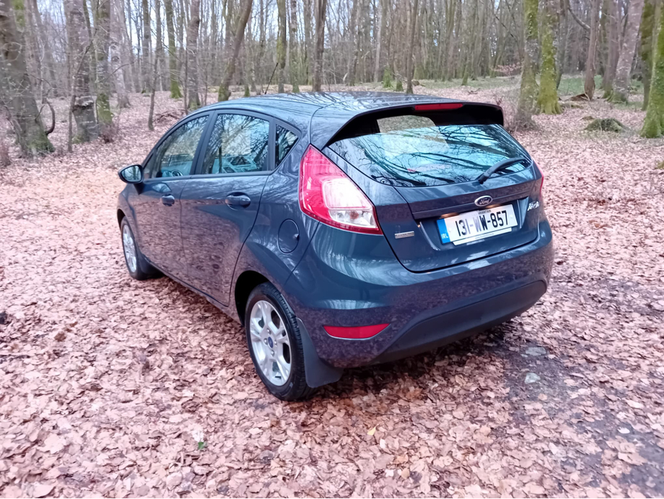 2013 Ford Fiesta - image 6