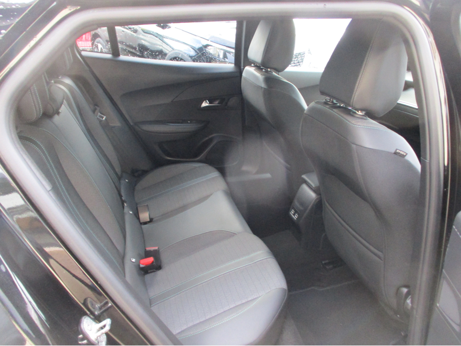 2023 Peugeot 2008 - image 11