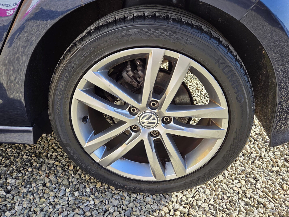 2017 Volkswagen Golf - image 34