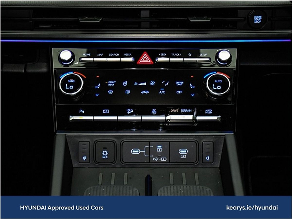 2025 Hyundai Santa Fe - image 24
