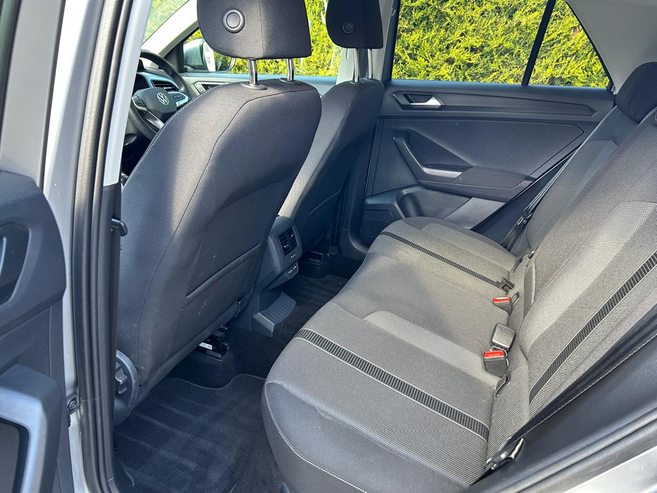 2023 Volkswagen T-Roc - image 23