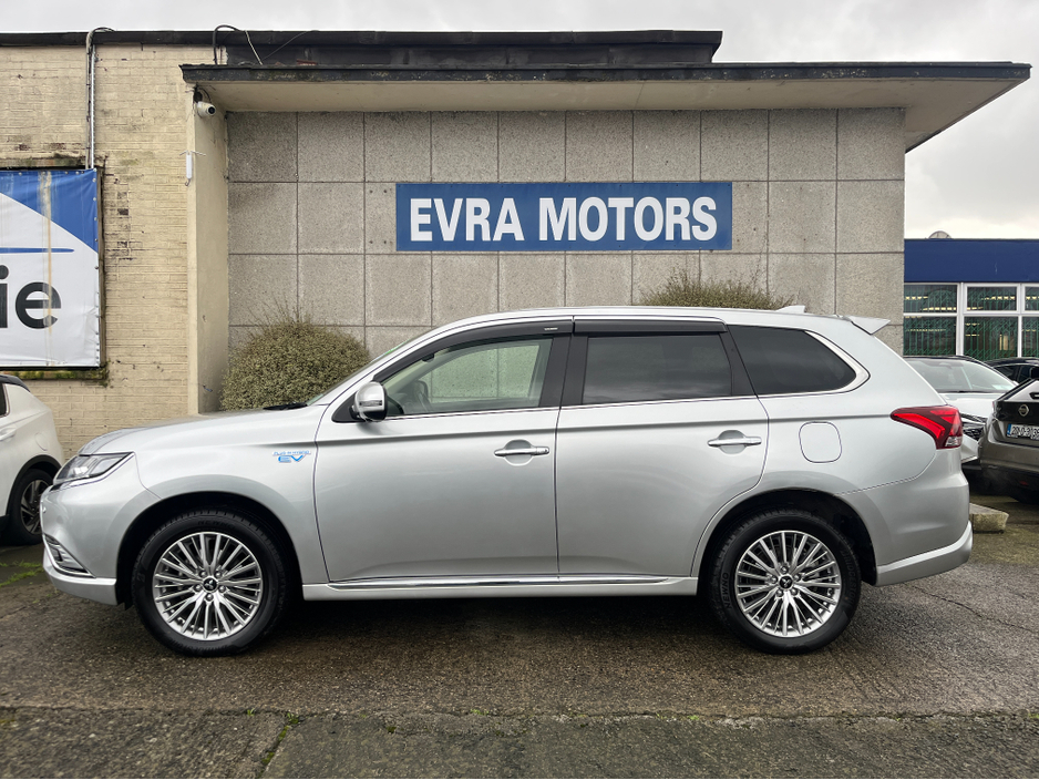2020 Mitsubishi Outlander G 4WD AUTOMATIC PHEV 2.4 PETROL //HIGH SPEC//HALF LEATHER ELECTRIC HEATED SEATS//HEATED STEERING WHEEL//REVERSE CAMERA//KEYLESS ENTRY// €24,950