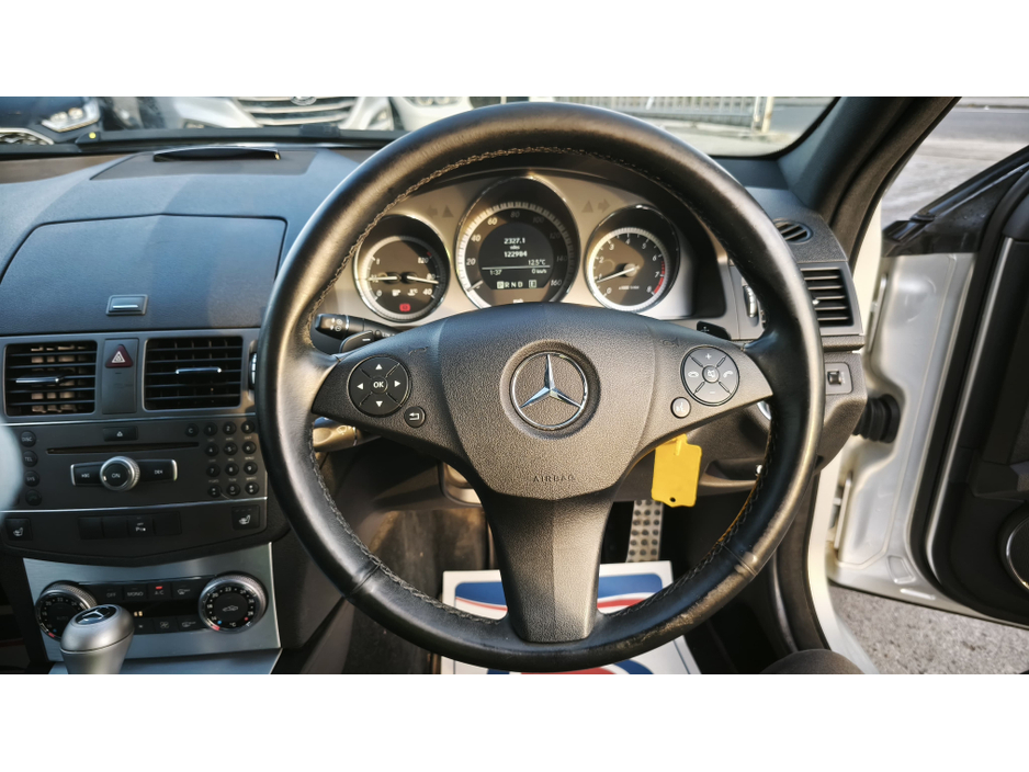 2010 Mercedes-Benz C Class - image 25
