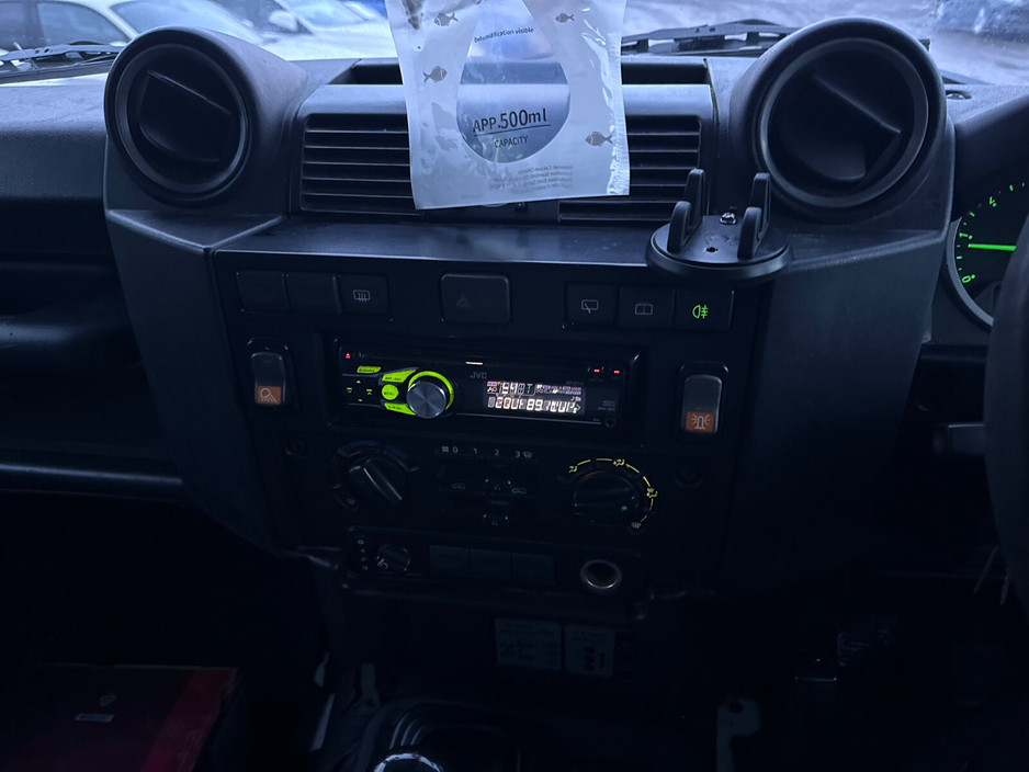 2012 Land Rover Defender - image 19