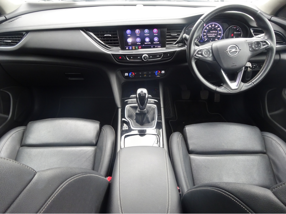 2021 Opel Insignia - image 19