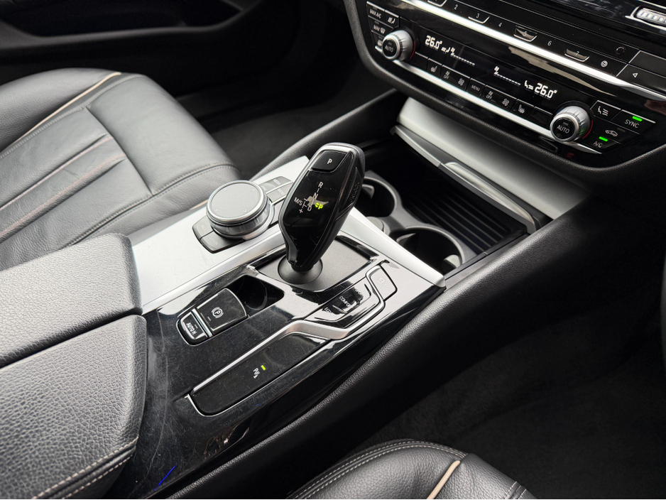 2021 BMW 5 Series M-PERFORMANCE PACK..R 20 ALLOYS..2 KEYS €25,900