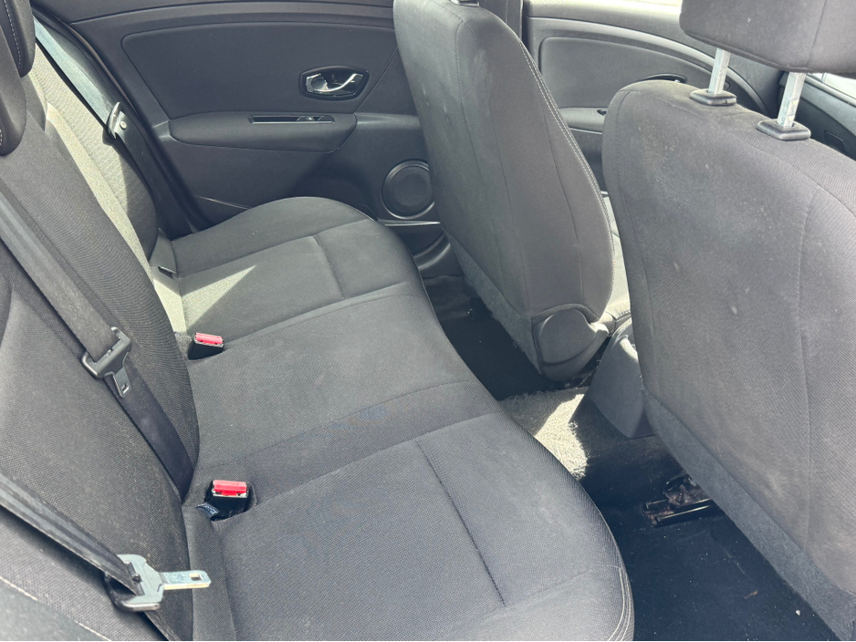 2016 Renault Fluence - image 10