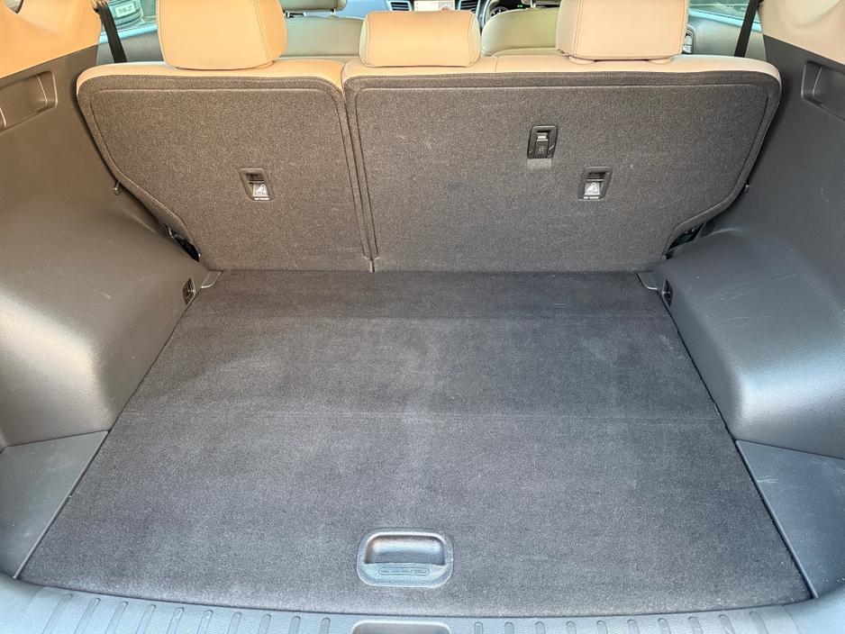 2016 Hyundai Tucson 2.0 CRDI PREMIUM B-DRIVE 2WD **FULL LEATHER**XENONS**SAT NAV**18"ALLOY WHEELS**REVERSE CAMERA**MINT**FSH** €14,950