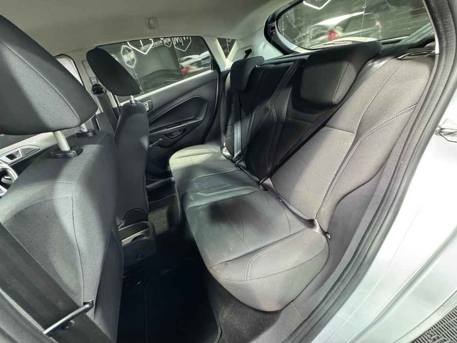 2013 Ford Fiesta - image 18