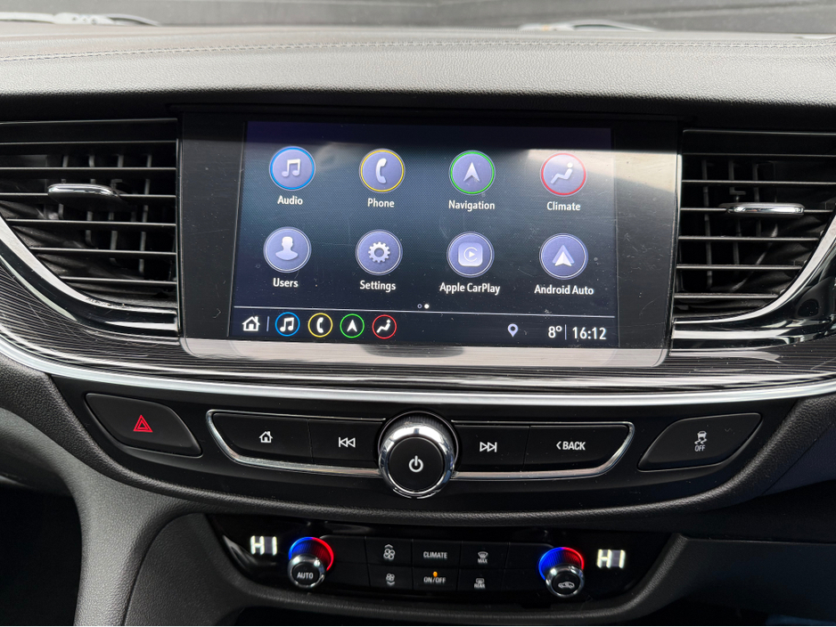 2018 Opel Insignia - image 18