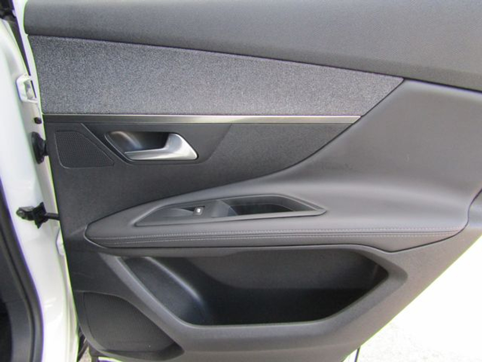 2018 Peugeot 3008 - image 34