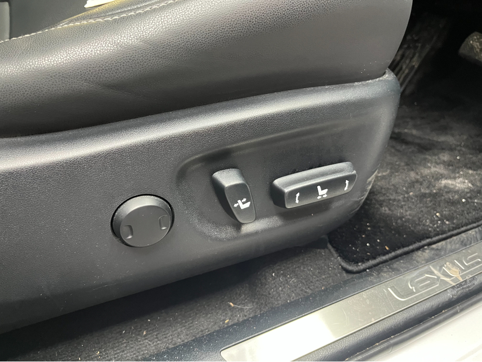 2020 Lexus NX 300 h - image 13