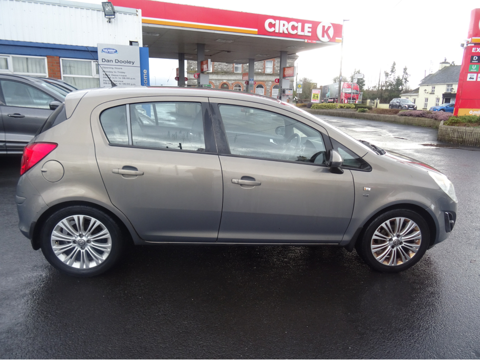 2012 Vauxhall Corsa 1.2 SE AIR CONDITIONING 85PS 5DR €3,000