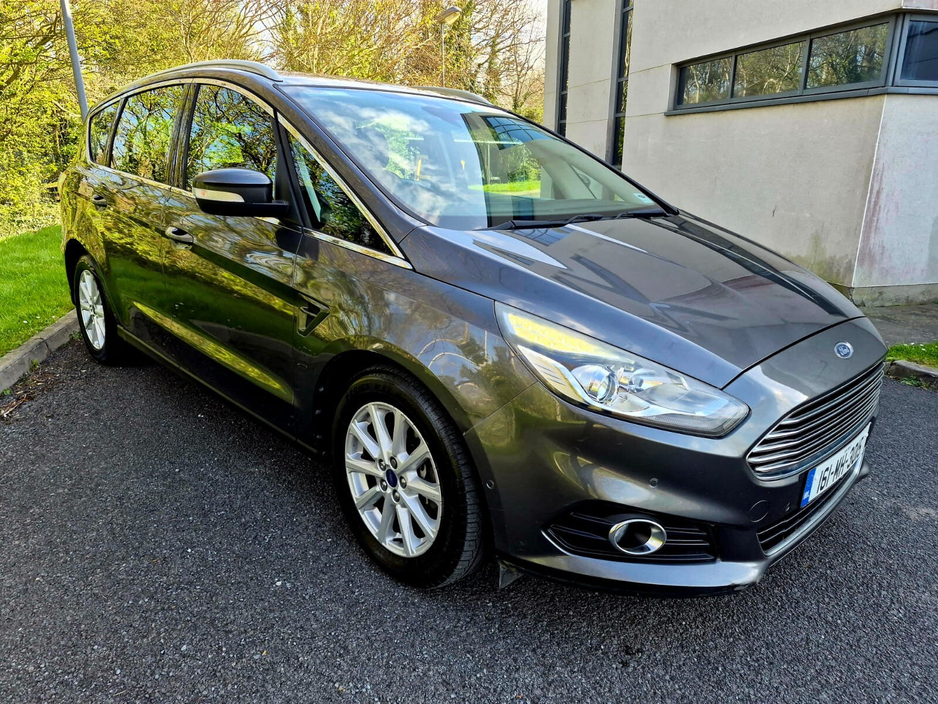2016 Ford S-Max - image 2