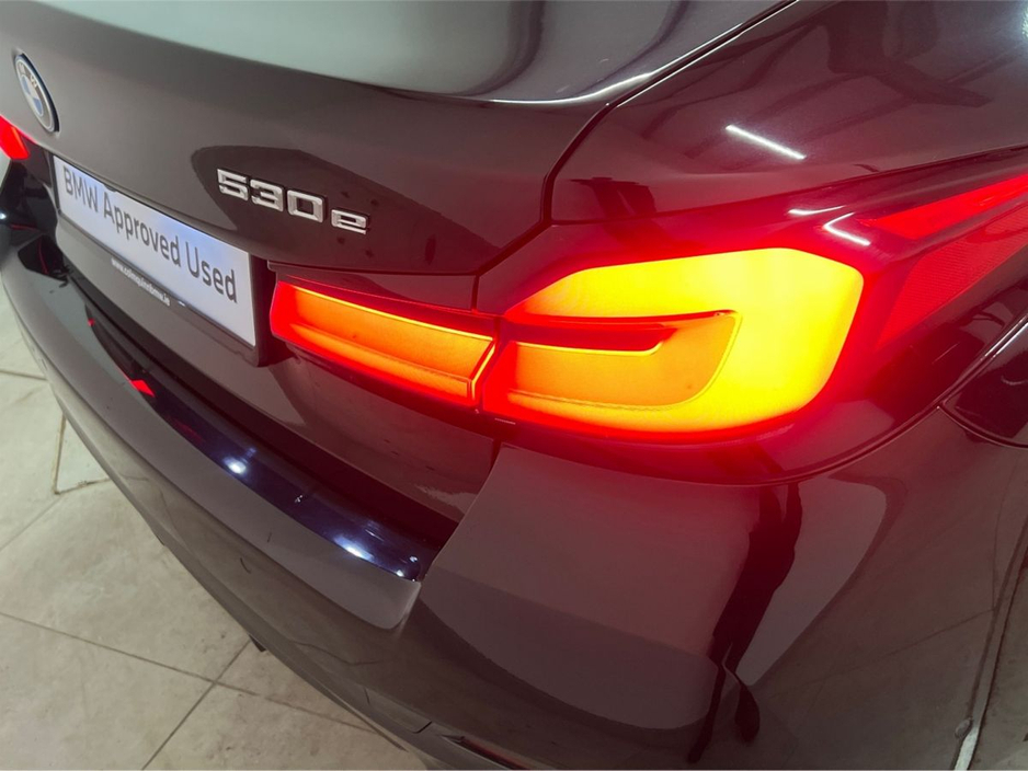 2021 BMW 5 Series - image 20