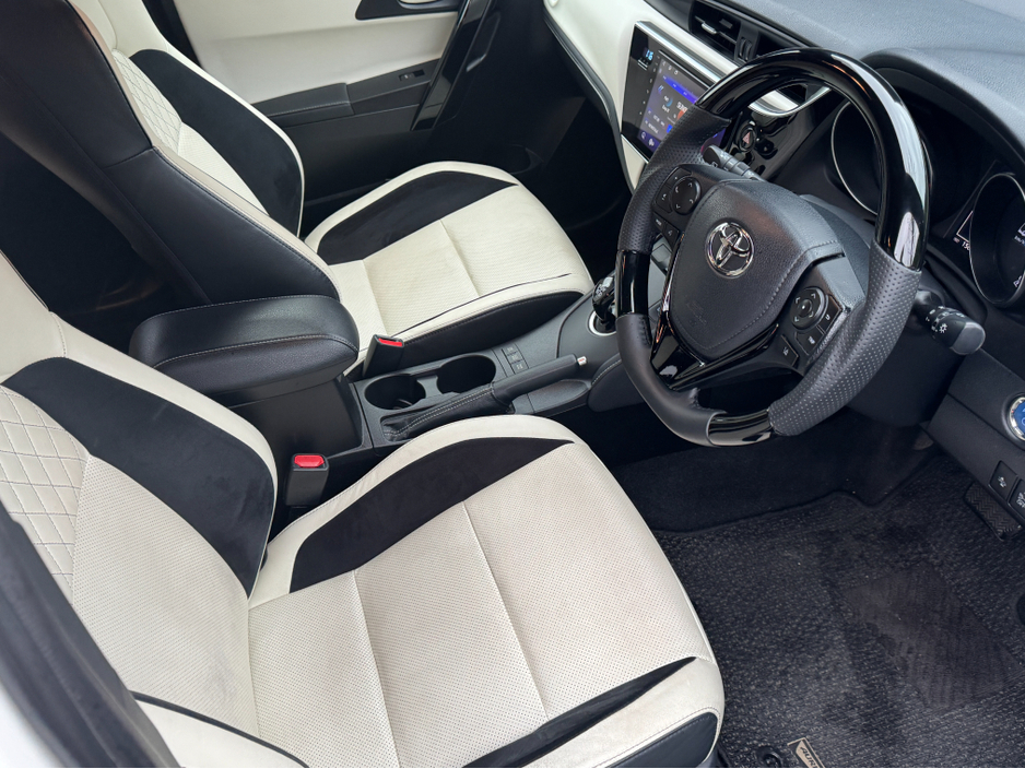 2017 Toyota Auris 1.8 Sport Hybrid €13,450