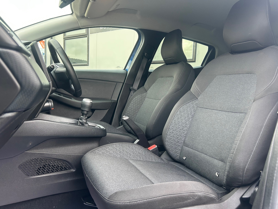 2022 Renault Clio - image 10