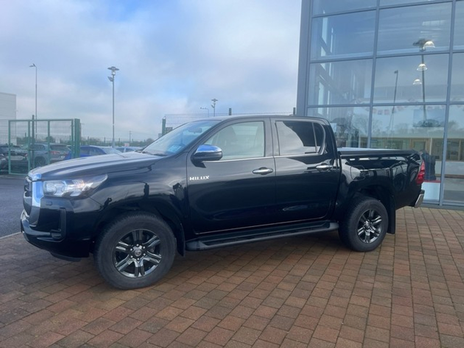 2025 Toyota Hilux 2.4 SR5 D/CAB AUTO €48,950