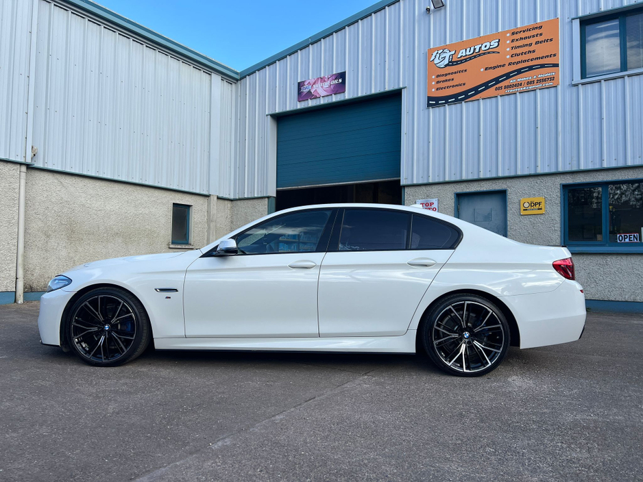 2016 BMW 5 Series - image 8