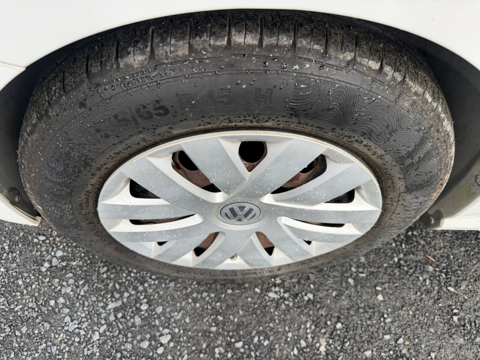 2014 Volkswagen Polo - image 9