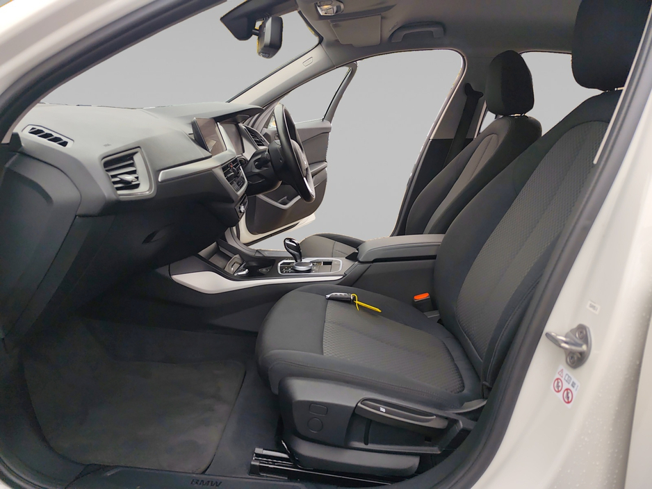 2020 BMW 1 Series - image 9