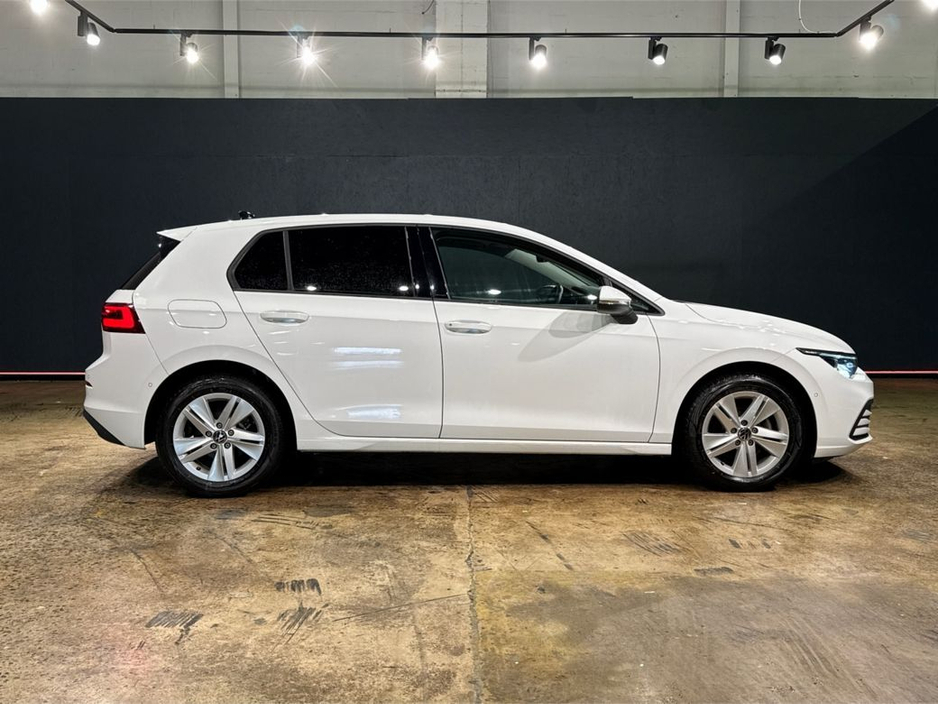 2021 Volkswagen Golf - image 2