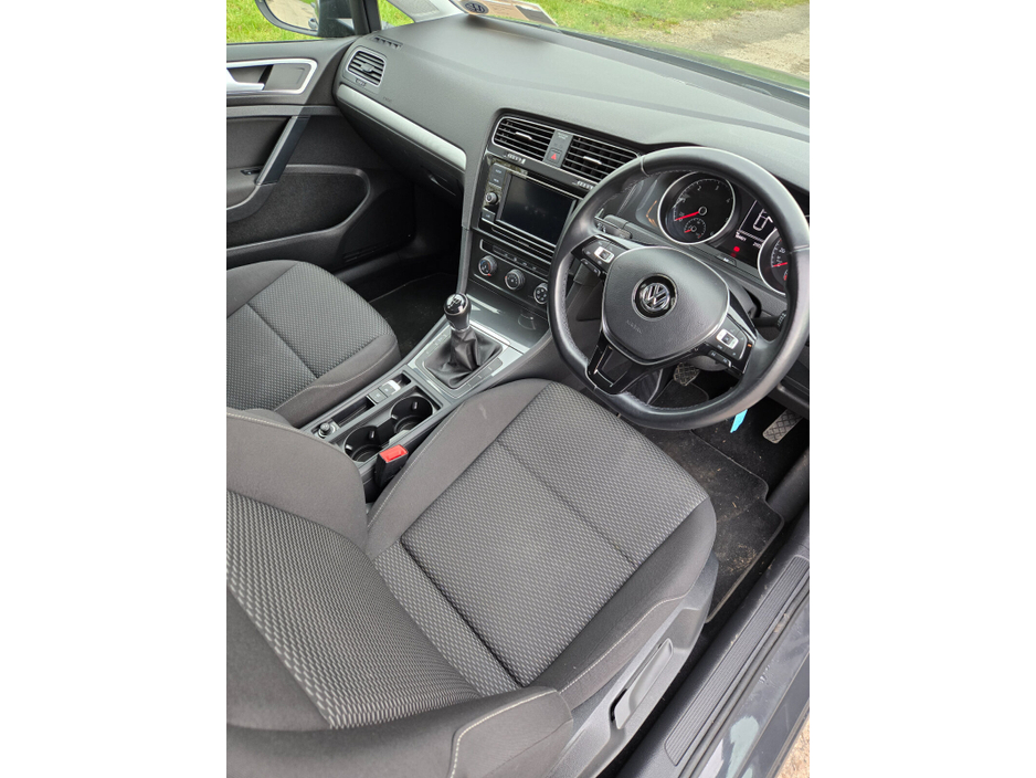 2019 Volkswagen Golf - image 9