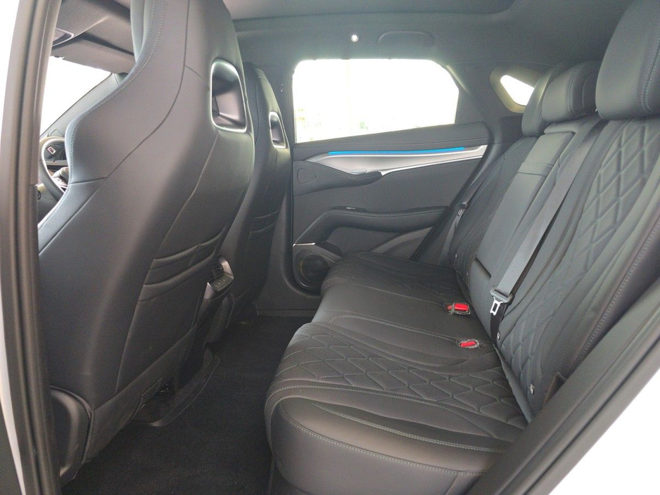 2025 BYD Sealion 7 - image 14