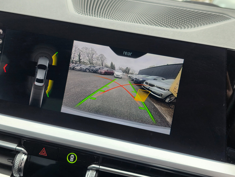 2019 BMW 3 Series - image 6