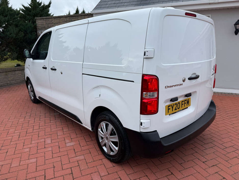 2020 Citroen Dispatch - image 8
