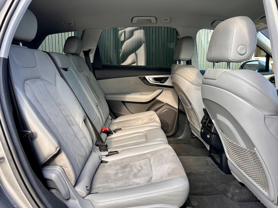 2015 Audi Q7 - image 18