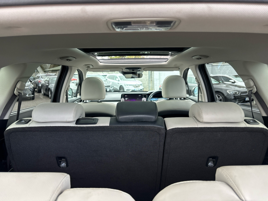 2022 Kia Sorento - image 10