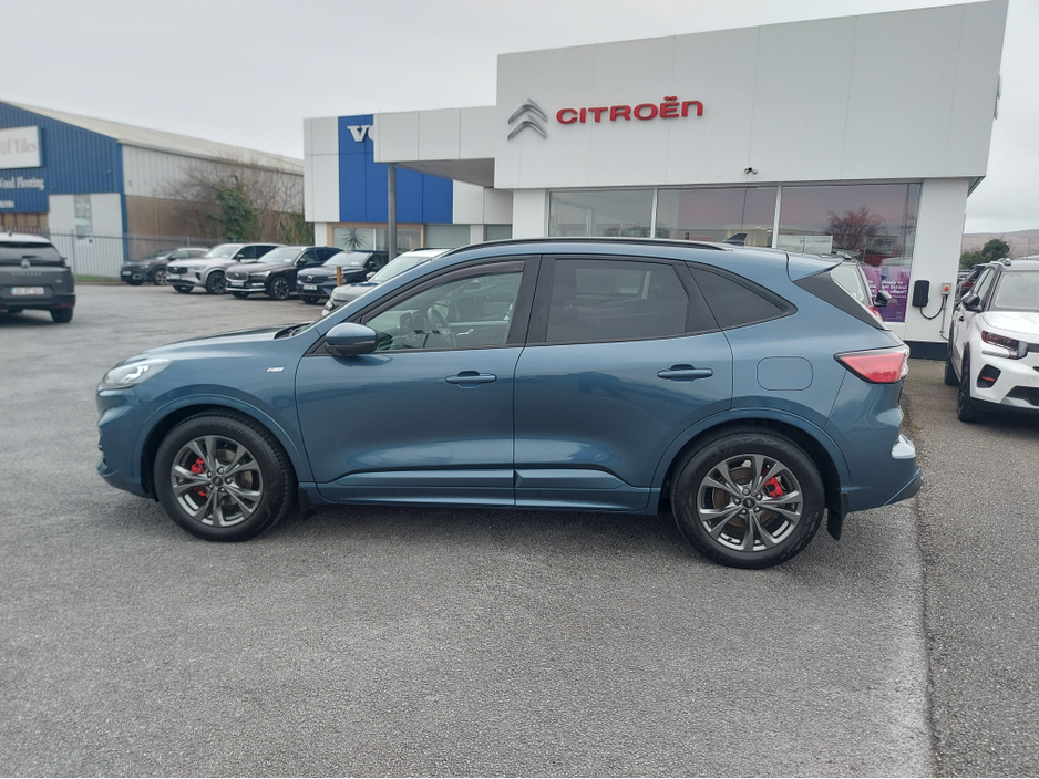 2022 Ford Kuga - image 9