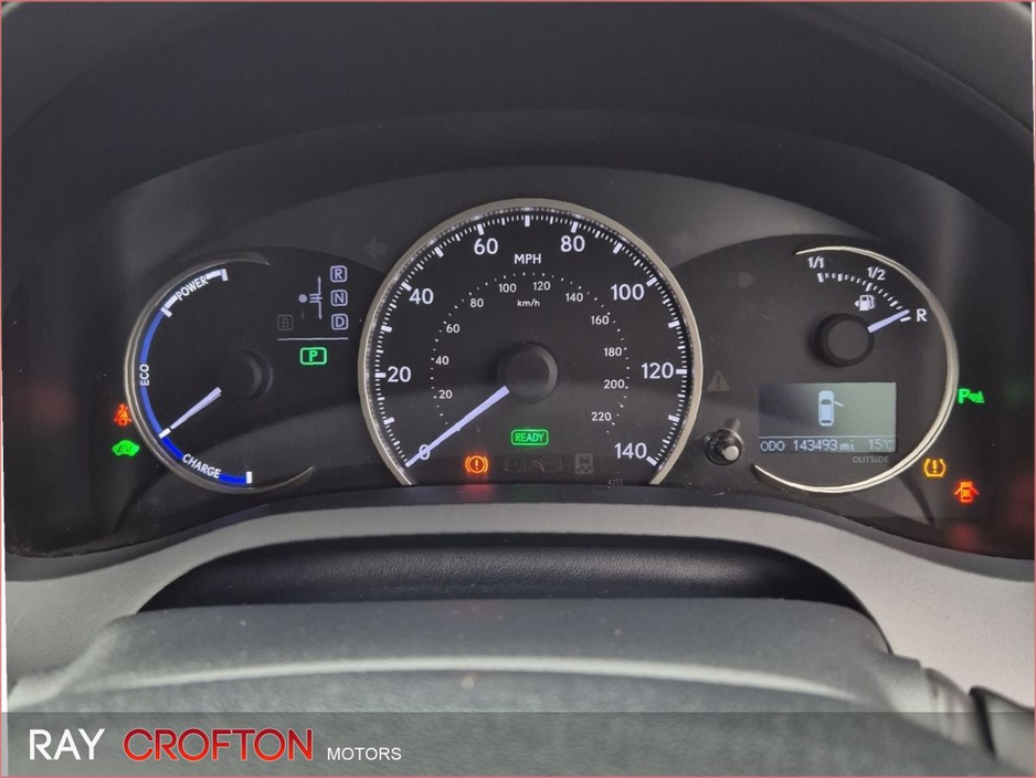 2015 Lexus CT 200 h - image 11