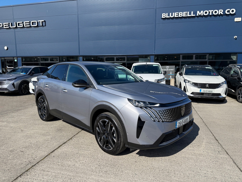 2025 Peugeot 3008 - image 2