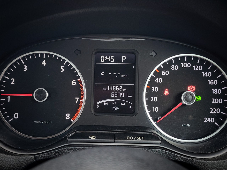 2013 Volkswagen Polo - image 30