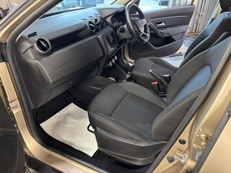 2019 Dacia Duster - image 12