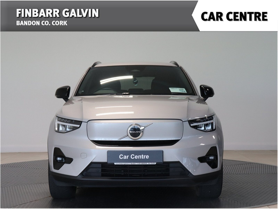 2025 Volvo XC40 - image 12