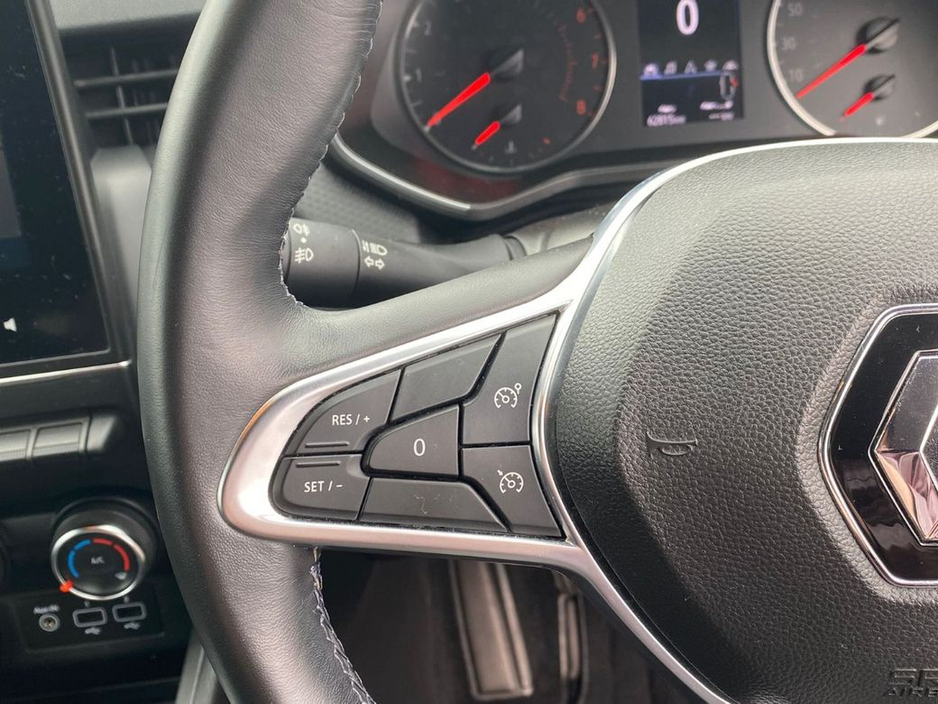 2020 Renault Clio - image 18