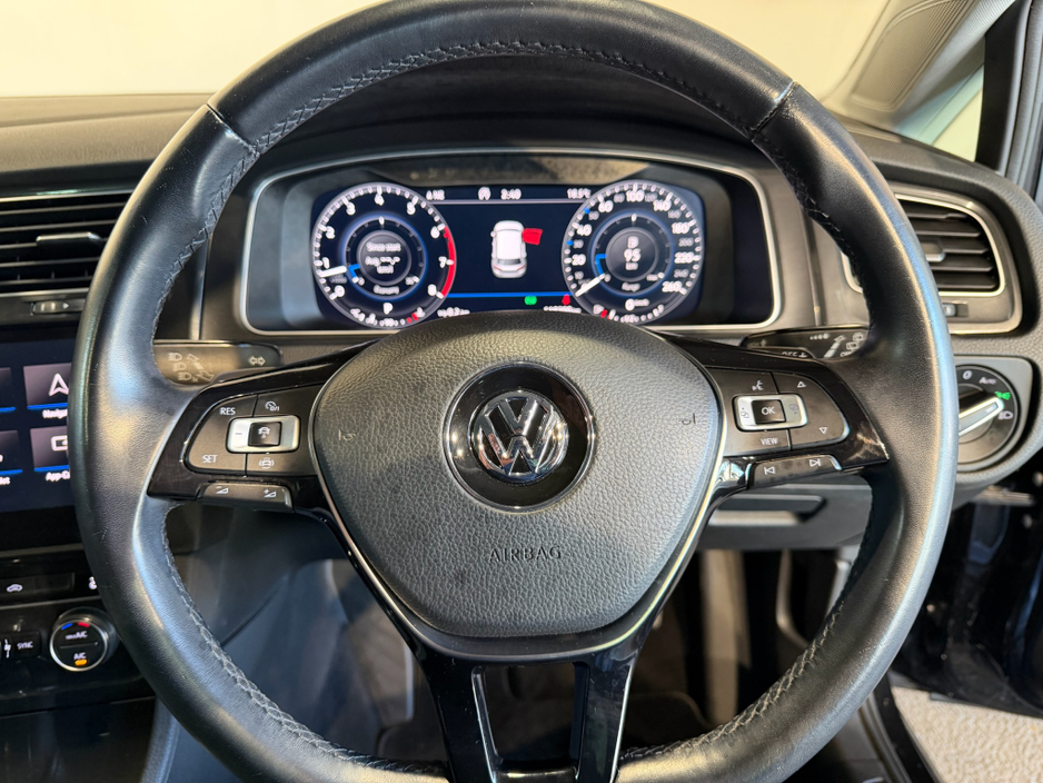 2017 Volkswagen Golf - image 12